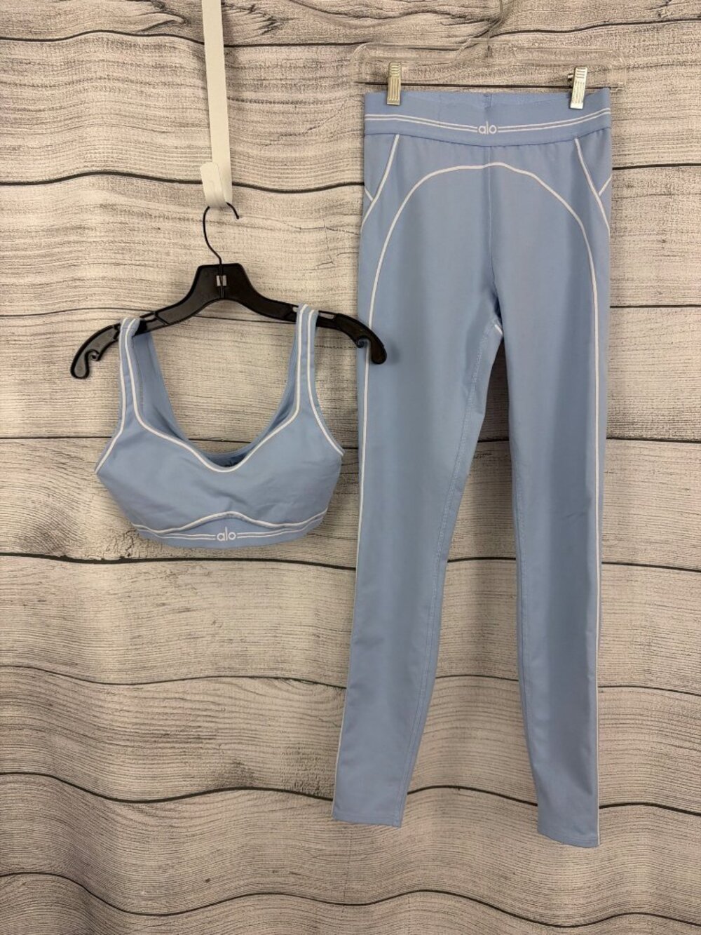 Alo Yoga Airbrush High-Waist Heart Throb Bra and Leggings Size S